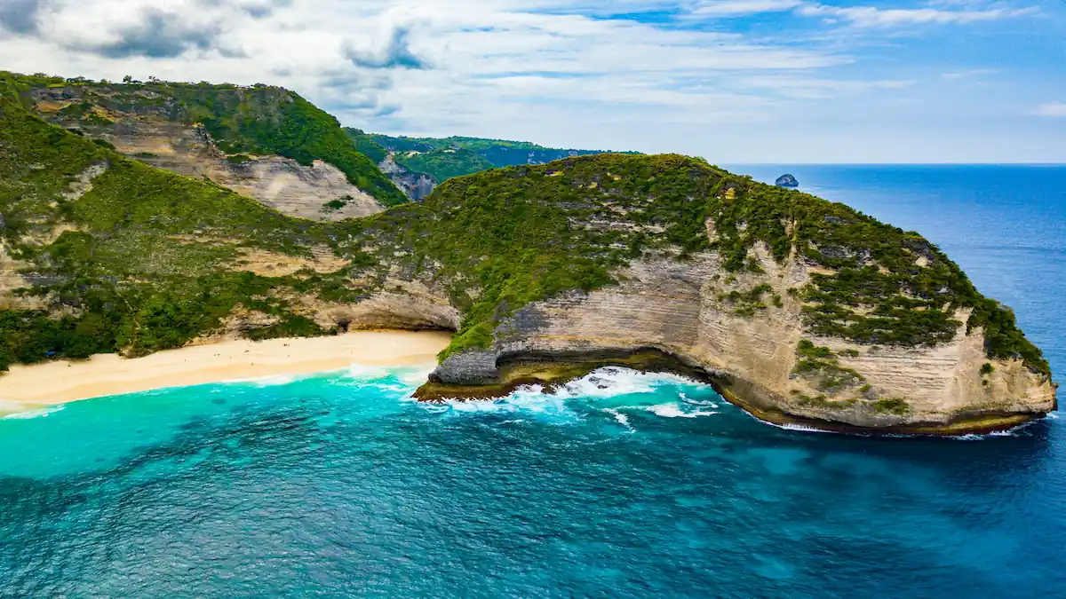 2. Nusa Penida – Secluded Beaches and Instagrammable Views